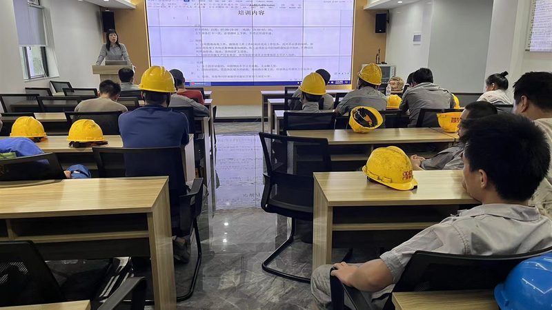 小标题：学历提升背景与需求